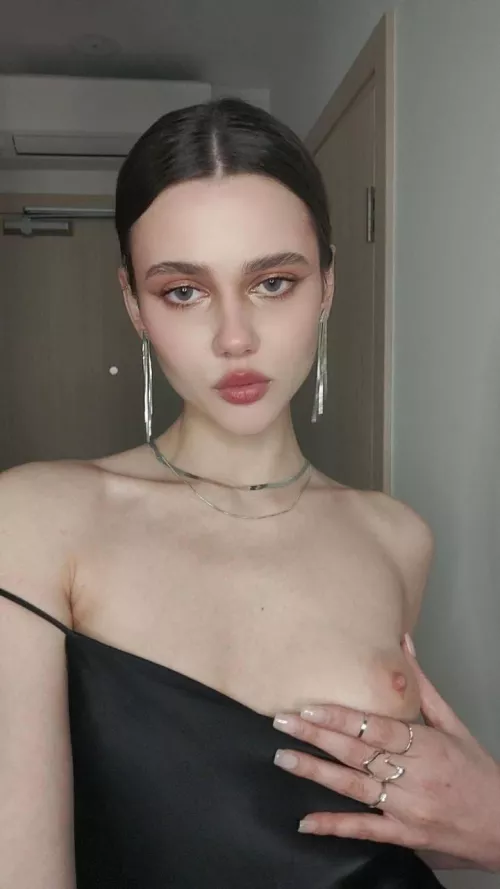 What do you like more, earrings or nipples?)[f19] by MaryJane_2003