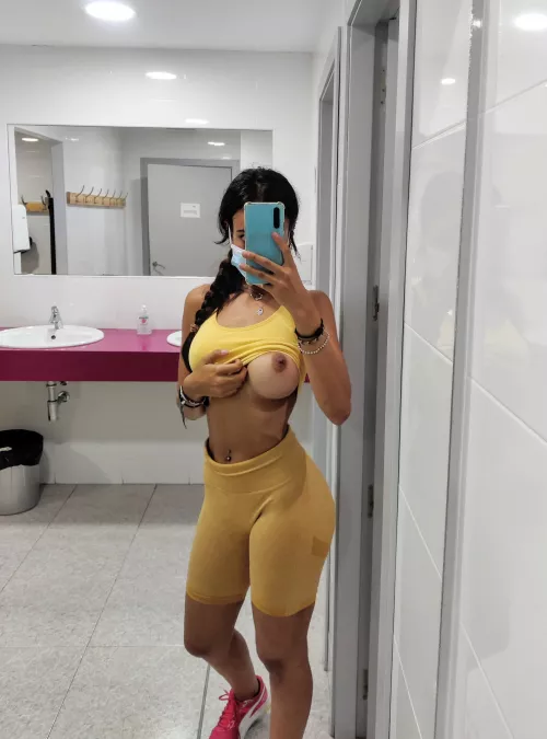 What do you look like, and sound like, when sex feels good for you? [F][OC] by nalipa