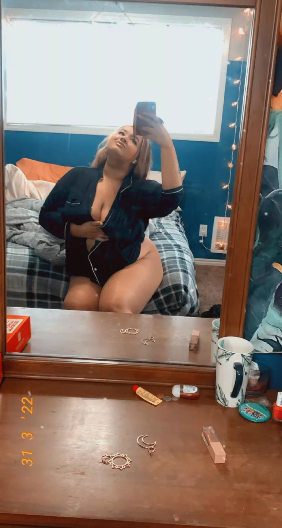 What do you think (23f) posted by Honeybunebony