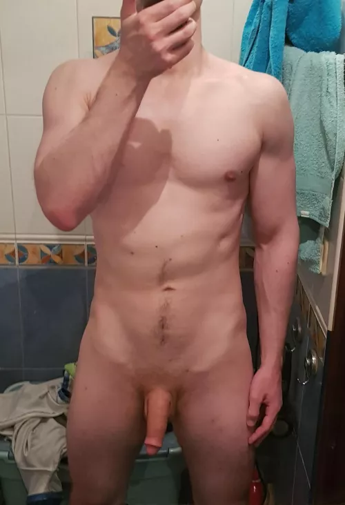 what do you think about my body and my soft cock? (male; 25 y.o; 182 cms; 78 kgs) by fitzheim