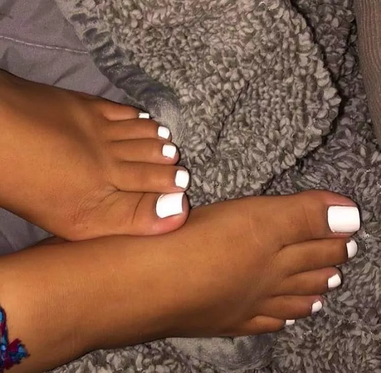 what do you think about my little feet? posted by hadriassy