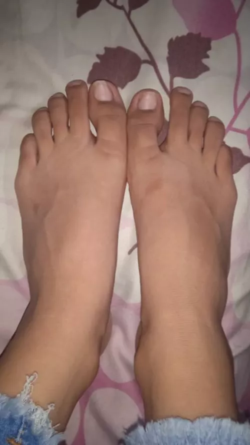 what do you think of my feet? You can write to my k .ik MalaveVictoria to know what they think by sesesesesesehh