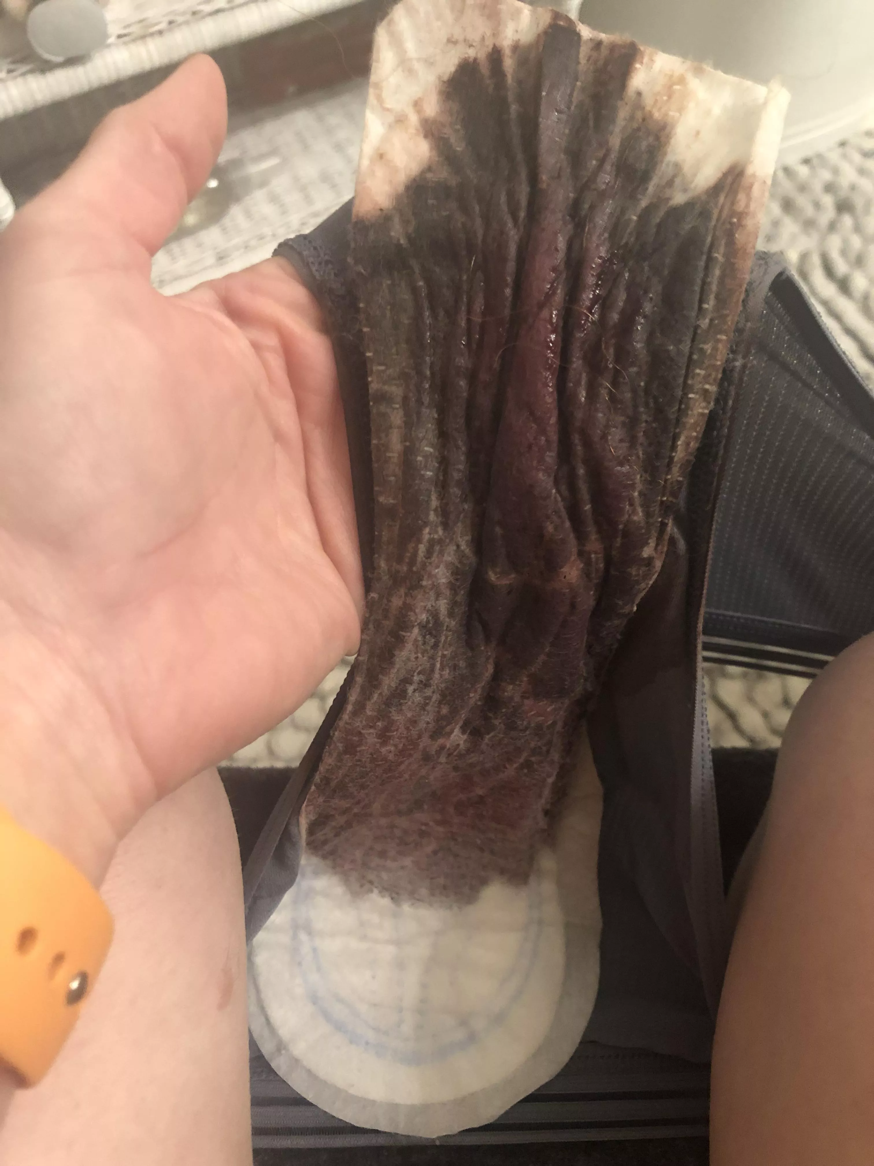 🩸What happens when I’m way too busy to change my pad all day 😝😝 posted by colette149