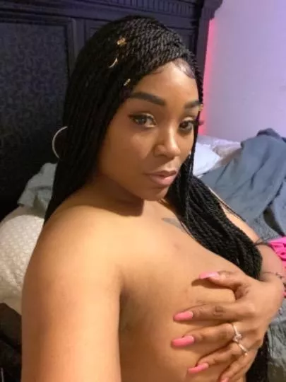 What is a girl to do? posted by candietwat