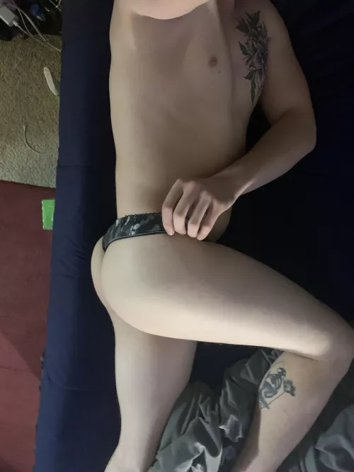 What positions show off a cute butt the best? by viridianlilboy