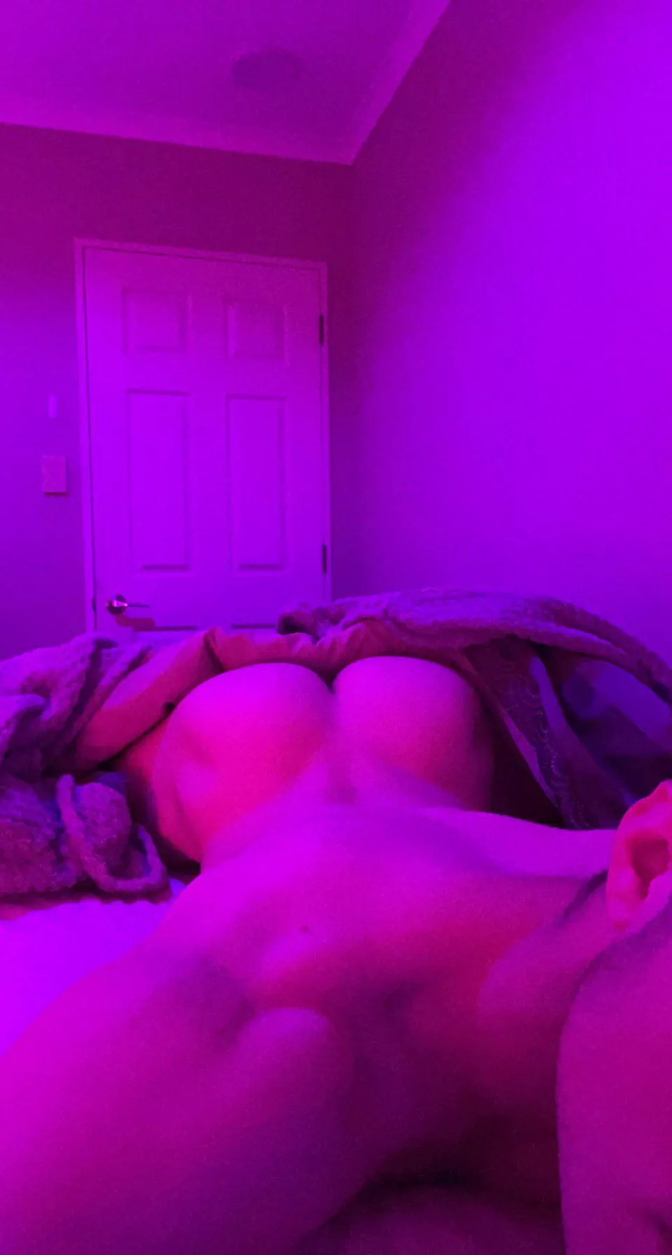 What would u do if u waking in and saw me like this? 😈🍑 posted by 16120511