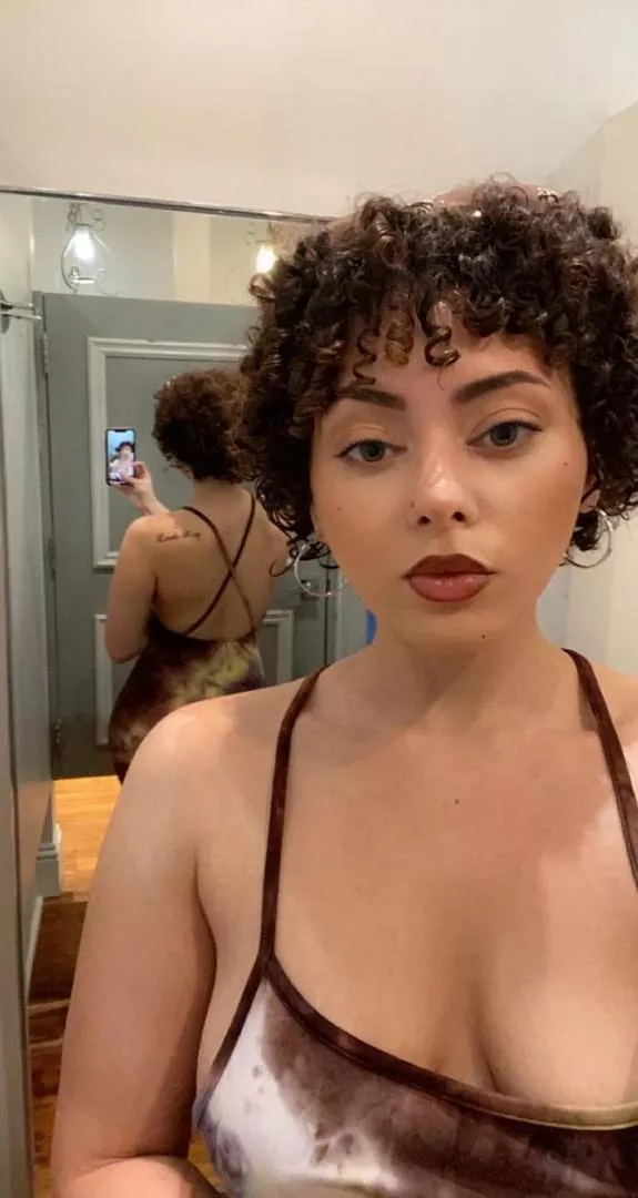 What would u do to me😘 posted by Visible-Security-340