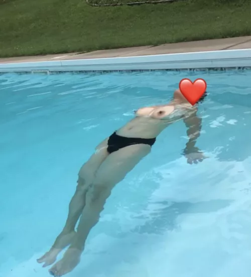 What would you do if you saw me in the pool? This was at an airbnb and the owners may or may not be home! F45 by boxofpencilcrayons