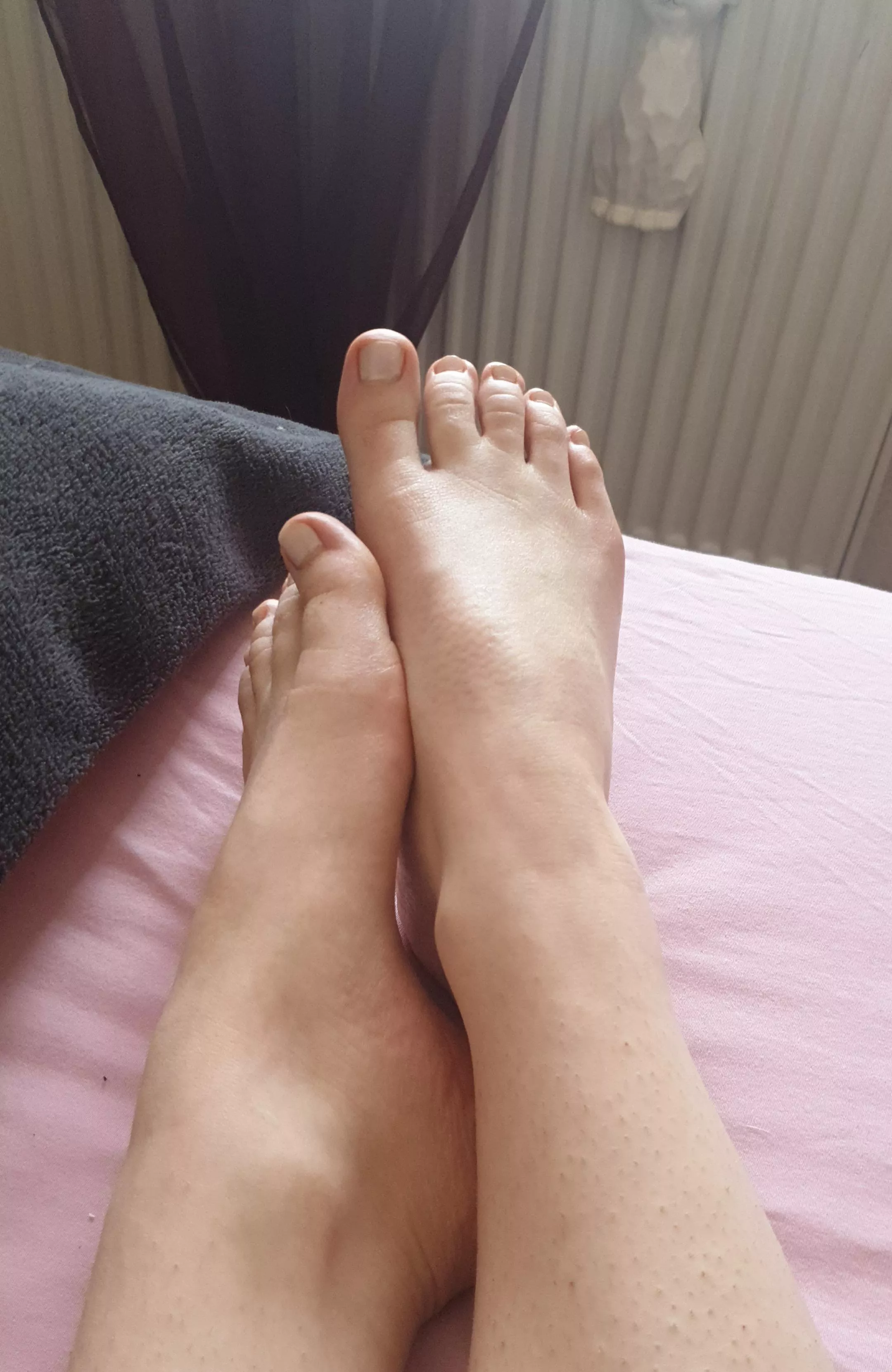 What would you do to my feet if you can't use your hands? 💕 posted by littlemsfeetsies