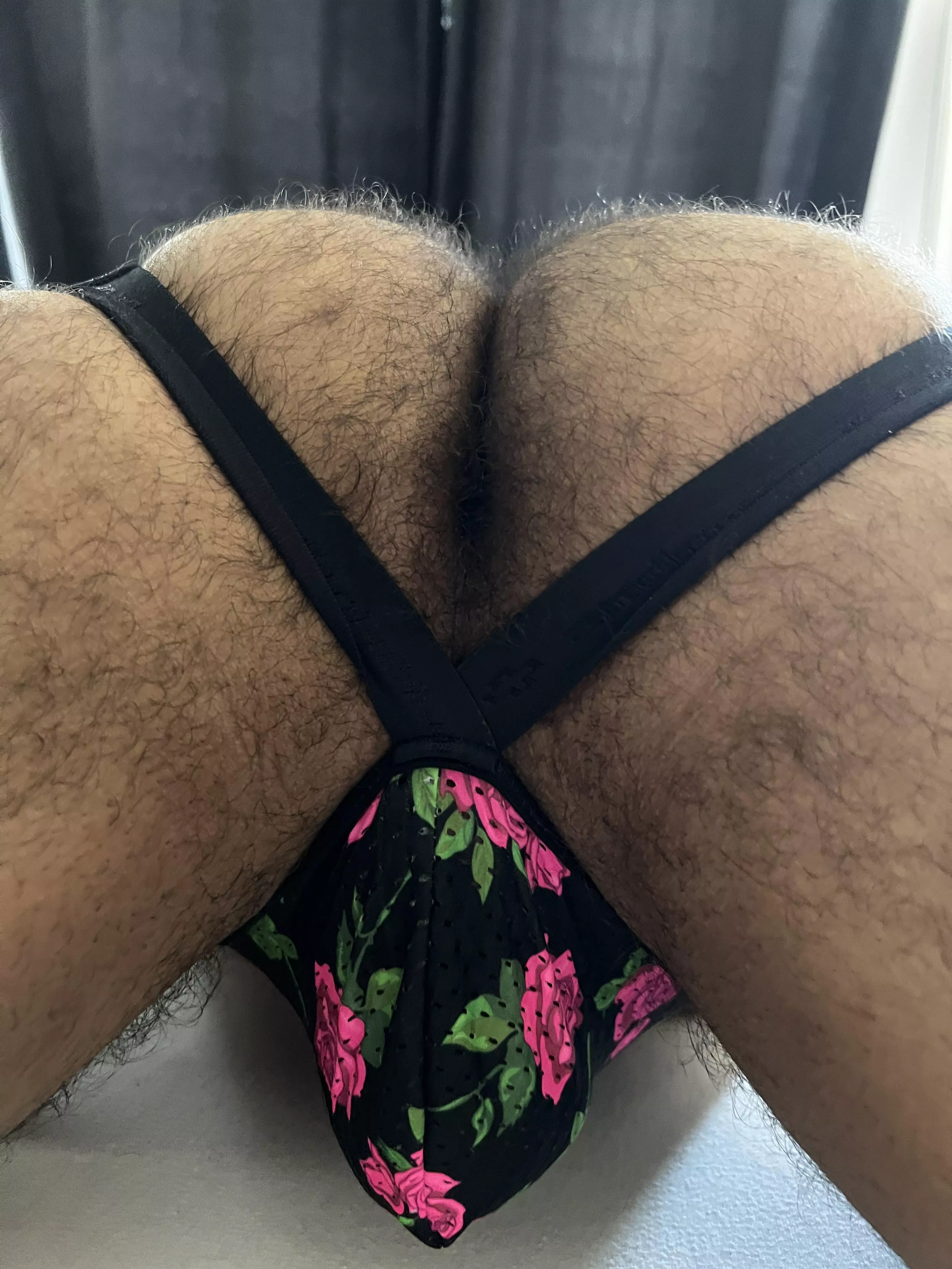 What would you do with this hot 🍑? posted by bobbrown25