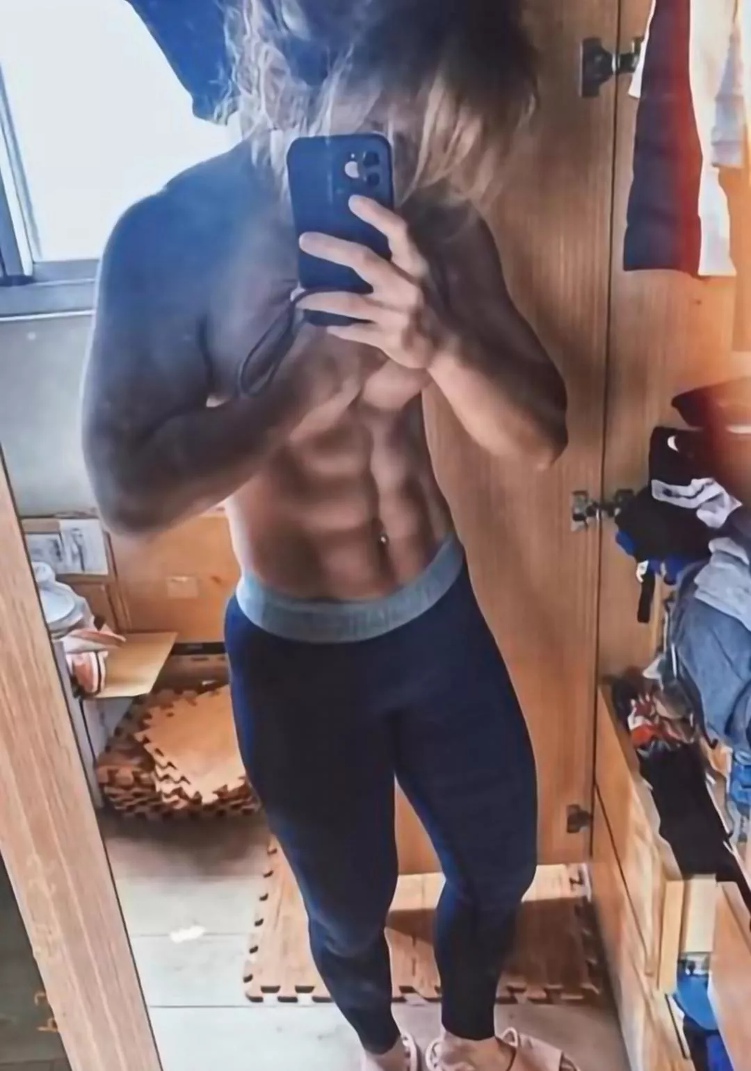 What would you eat off my abs? 🤔 posted by Smut2806