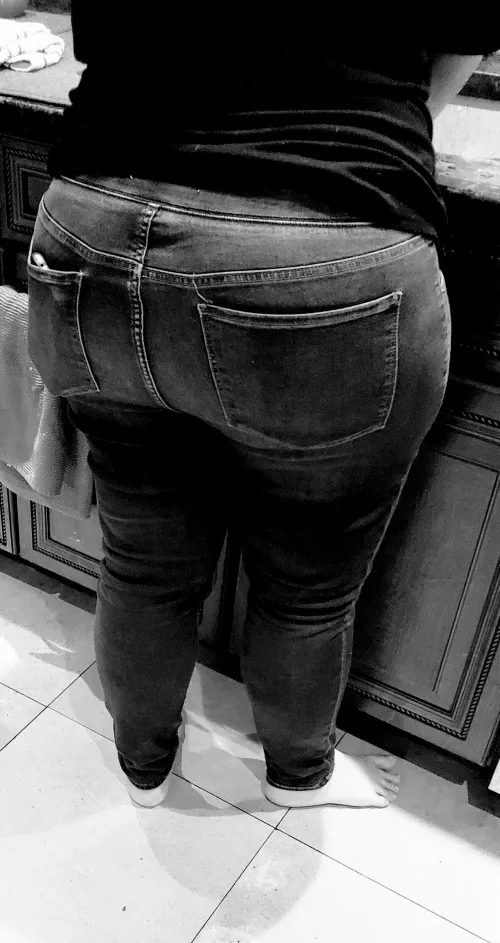 what you guys think of my thicc 40 yr old wife and her big booty... dms welcome by Thickness1600