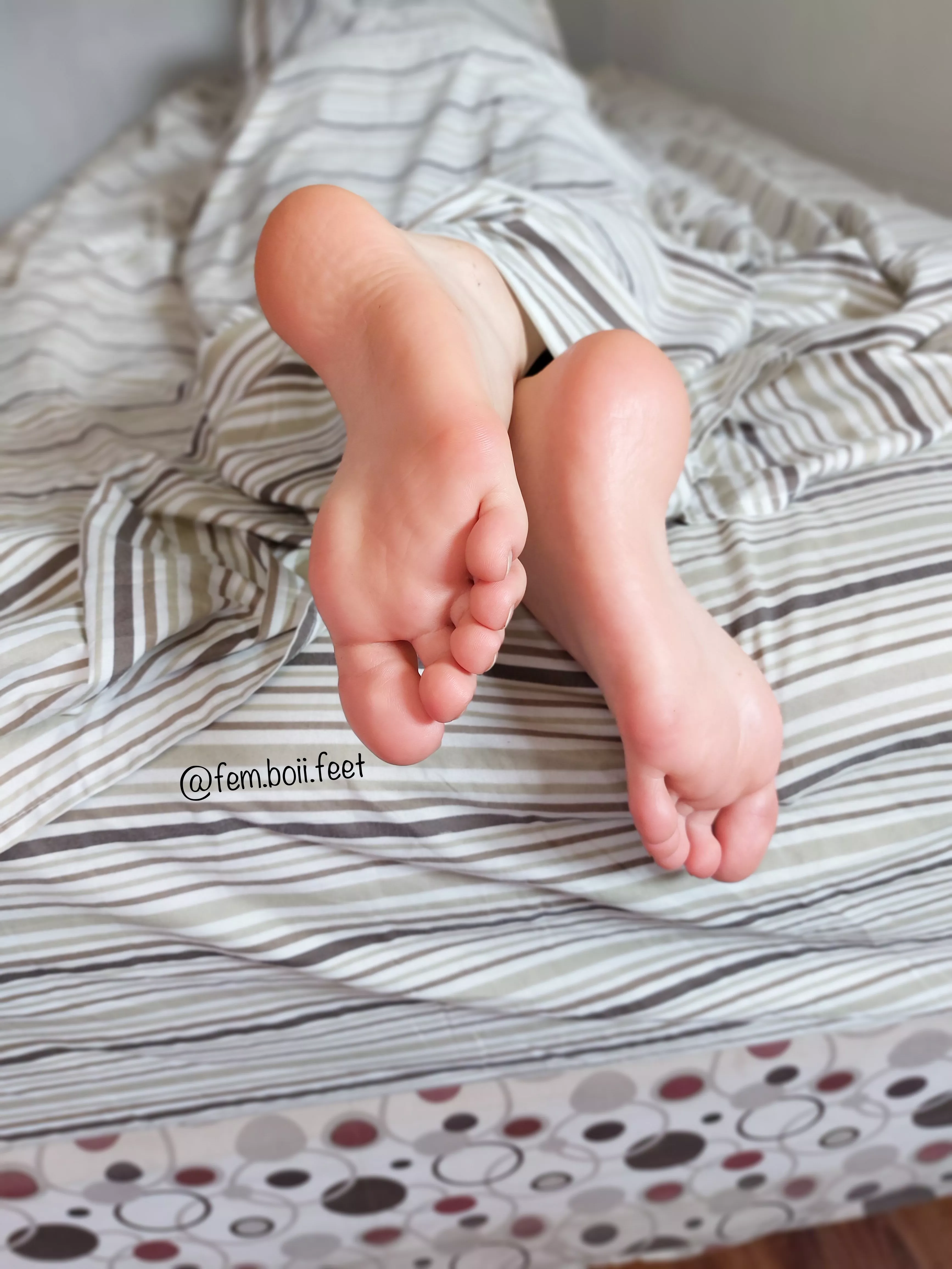 What you looking at? 🤨 posted by FemBoiiFeet