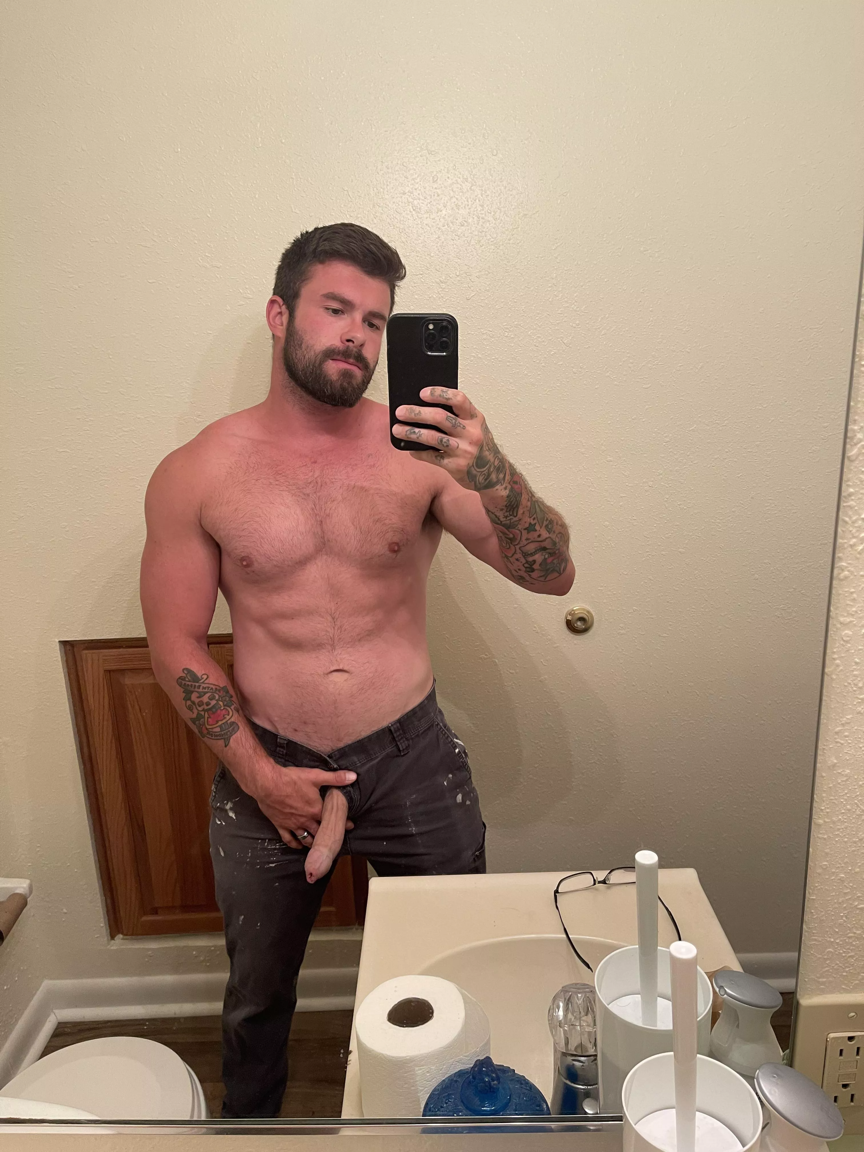 What your contractor is secretly doing in your bathroom posted by fuarrk