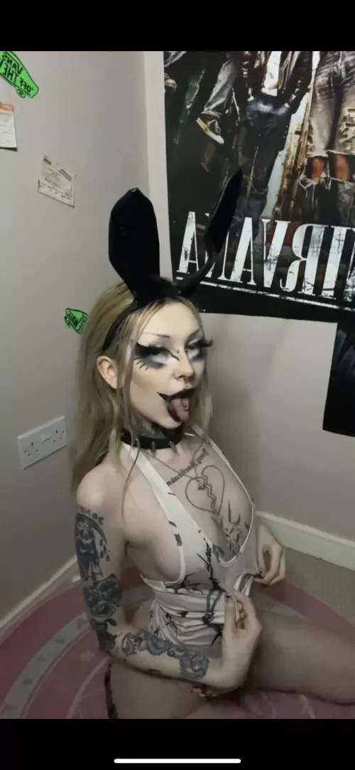 what’s a goth chick without a chocker right …. by freakonaleash47