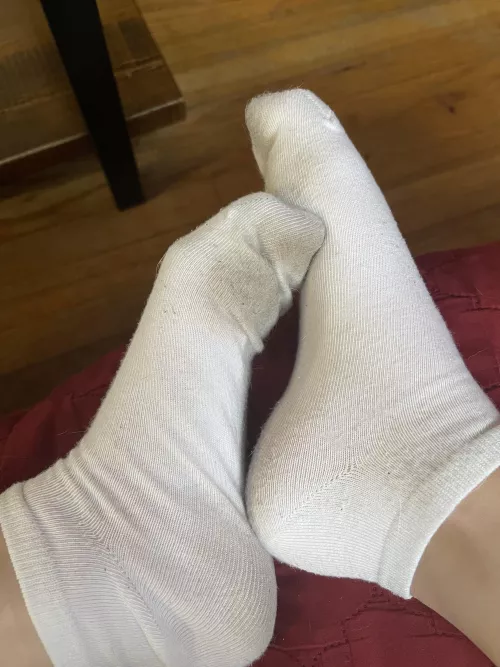 What’s better then some well loved white ankle socks? 😜👣 by Astranovaxo