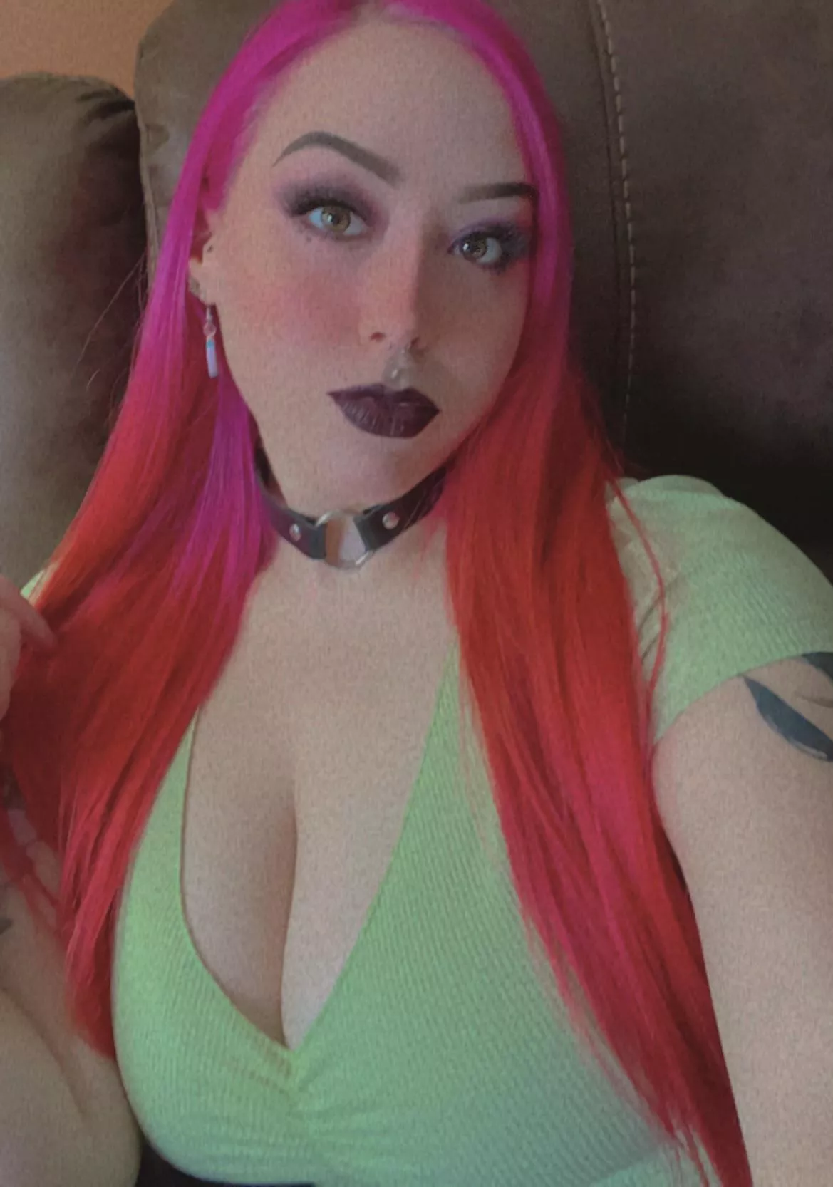 what’s considered big? 😈🤪🖤✨ posted by Frosty_Cheesecake263