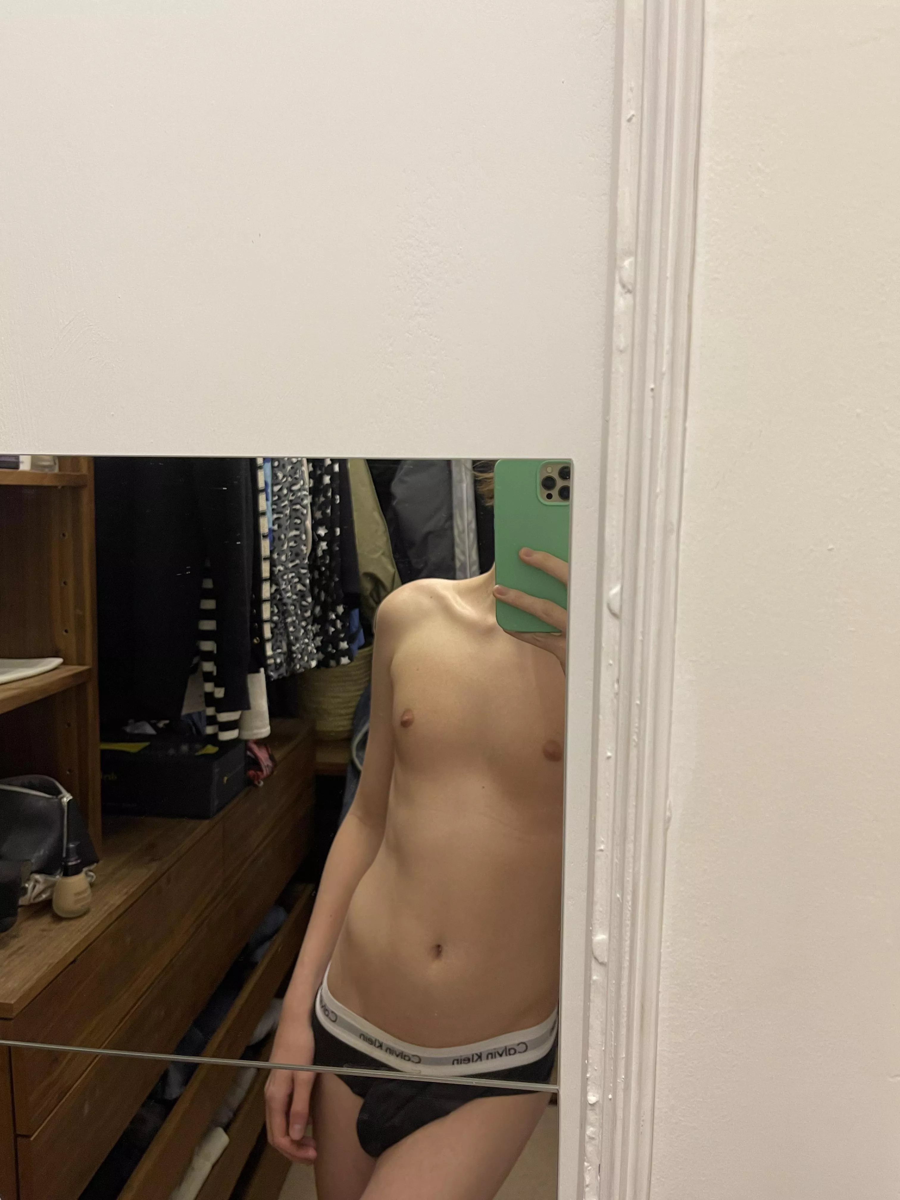 What’s my body type? 🥺 posted by Garcondejour
