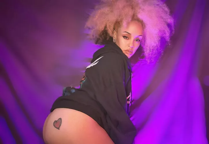 What's my T-shirt made out of?? Boyfriend material 🤣 Who wants to be my hoodie?? by Vegetable_Hall1419