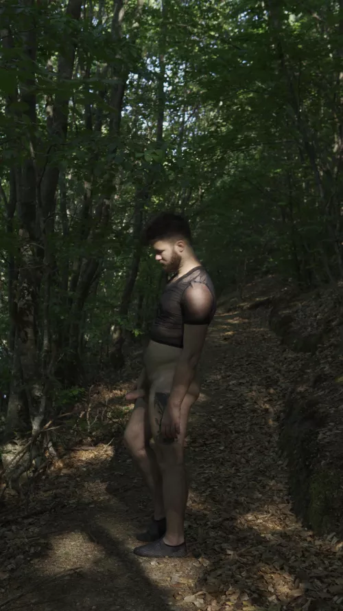 whats that on the trail? by Nude-Druid