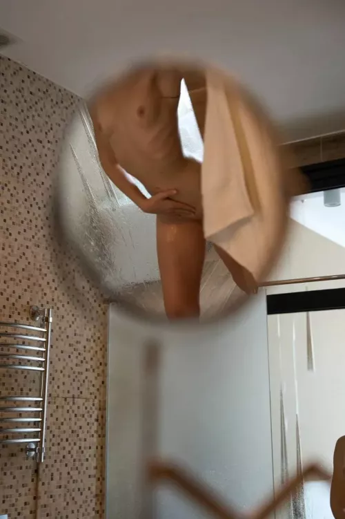 what’s the first thing you notice about me? | Dropped link in comments and in my profile by nilsrrrr