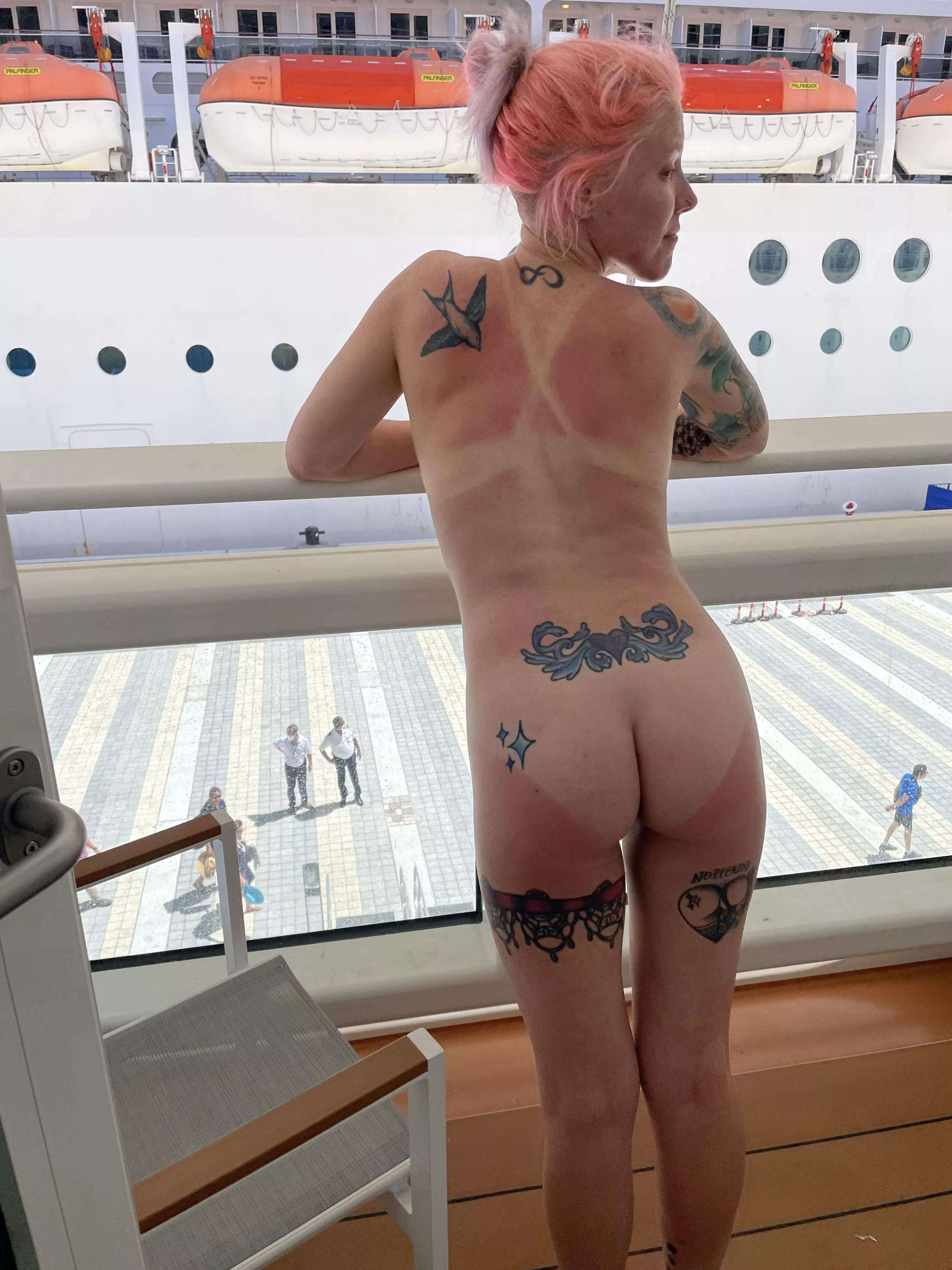 What’s the point of having a balcony if you aren’t going to be nude on it?? [f] posted by lilglitterbitch