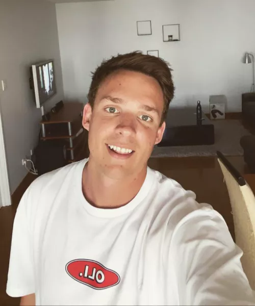 What’s up guys 😁 by First_Letterhead_896