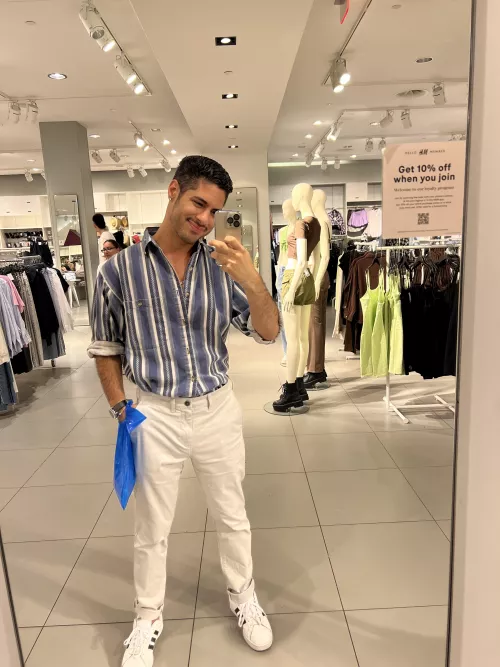 What’s up? Happy Monday! by abeyy-baby