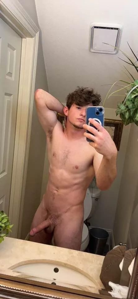 What’s your opinion on this frat boy’s cock? posted by Familiar_Rubz