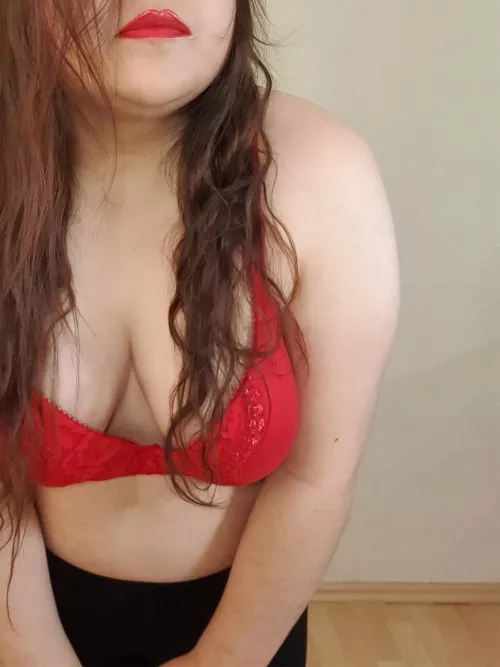 When cleavage is popping you have to show it! 😉 by MiladyAmara