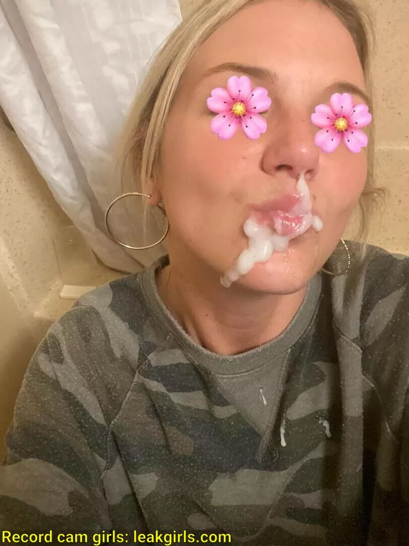 When he told me he was backed up I didn’t know he msant THAT backed up! 💦💋 posted by ThatFriendlyEggy