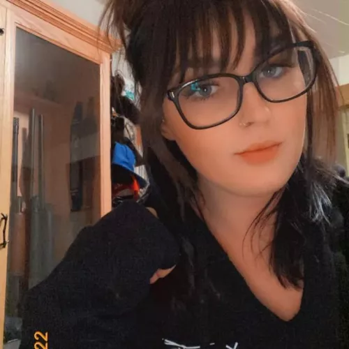 When I'm getting fucked by multiple guys I love making the guy I'm on a date with watch. Open to just about anything by funlovinggir406