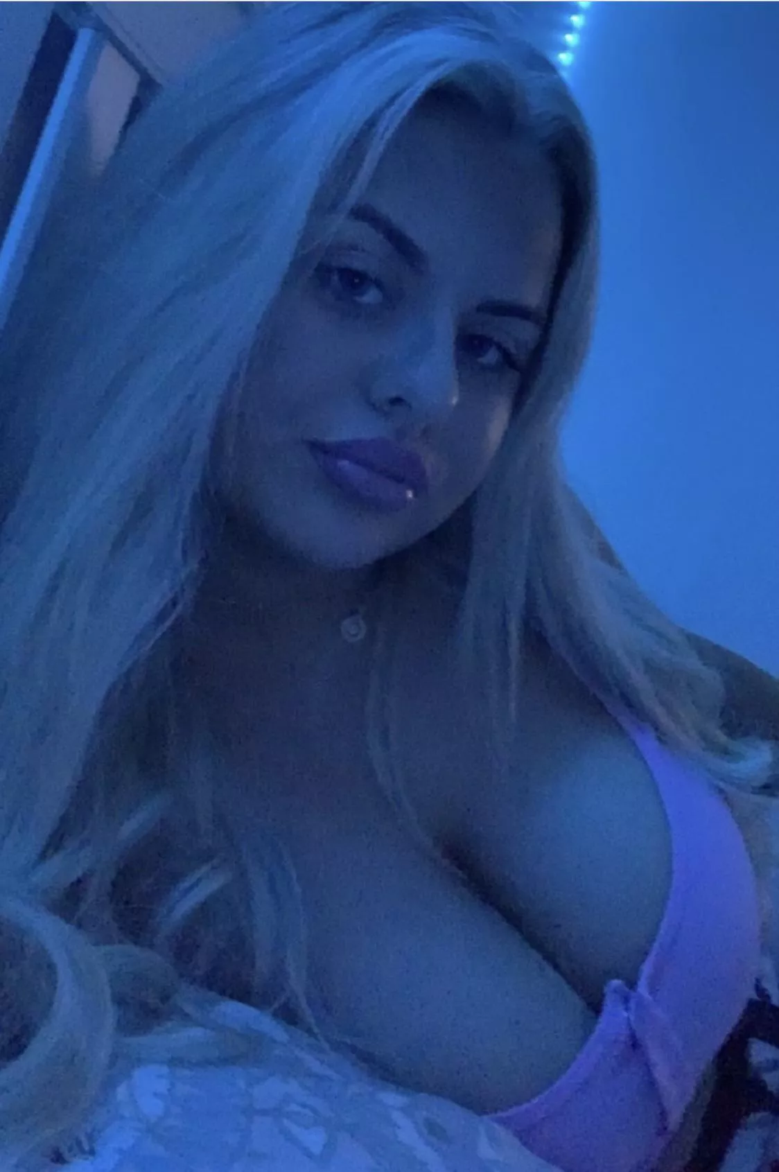 When leesha uses dye her brain goes bye bye posted by Blood-New