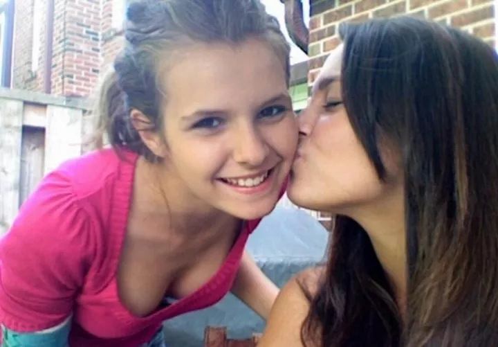 when my sister wanted to congratulate me, i had to bend down by RuudRu