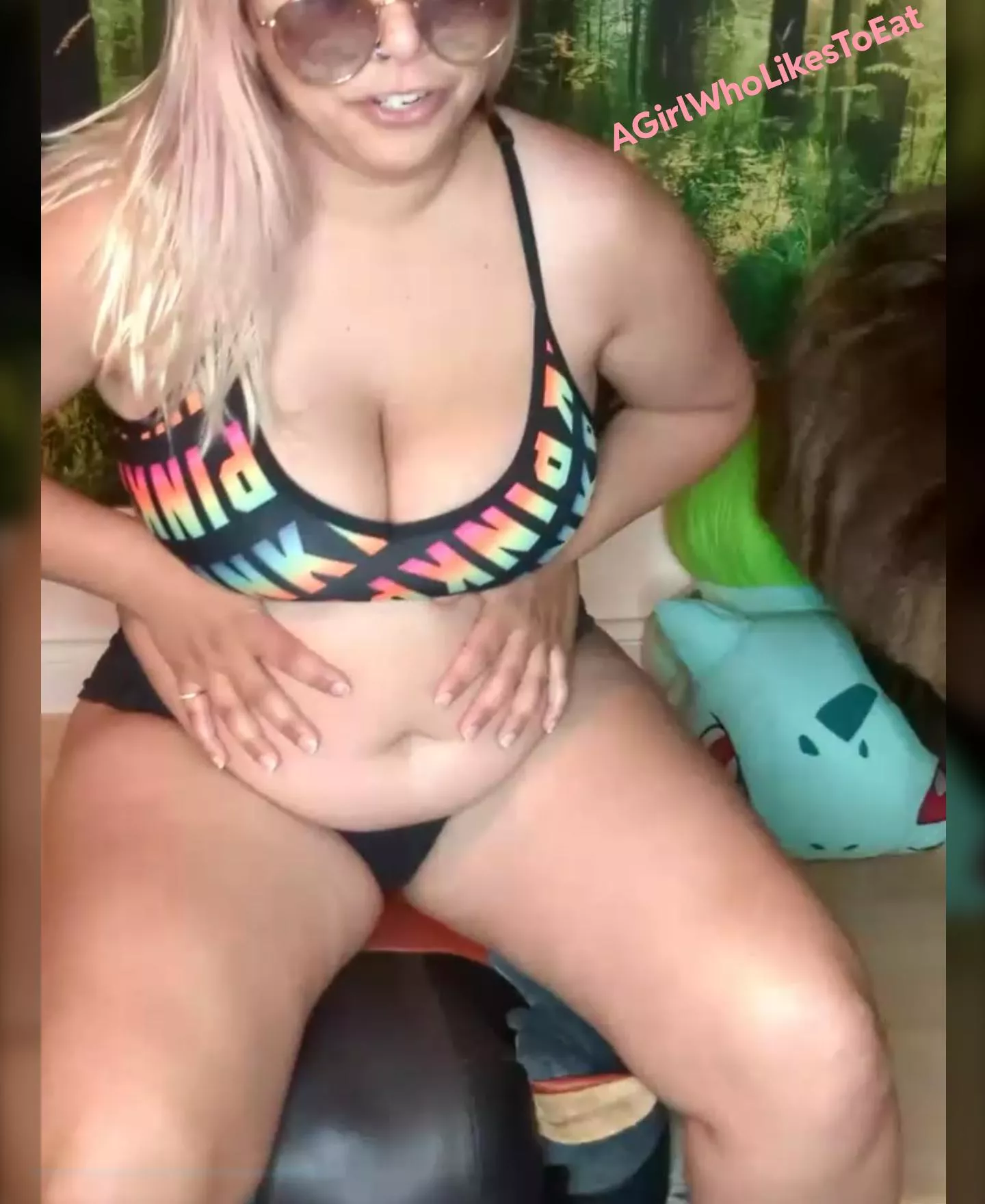 When shorts turn into panties 👀🐖 posted by AGirlWhoLyks2Eat