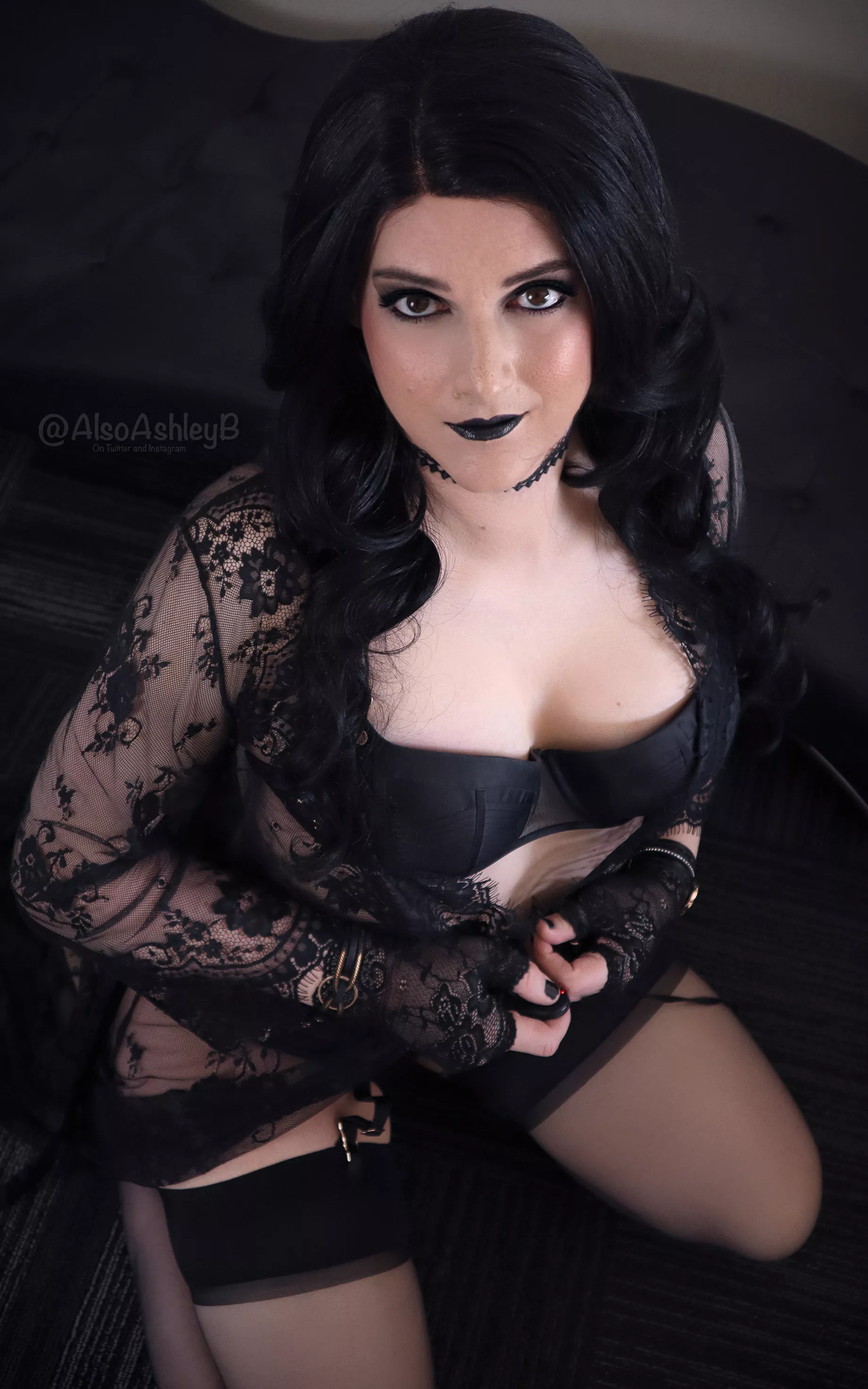 When that guy from HS invites you over to catch up but he's looking a little more... shapely these days... Was he always that gothy? And you certainly don't remember him having tits... 🖤😝 posted by AlsoAshley