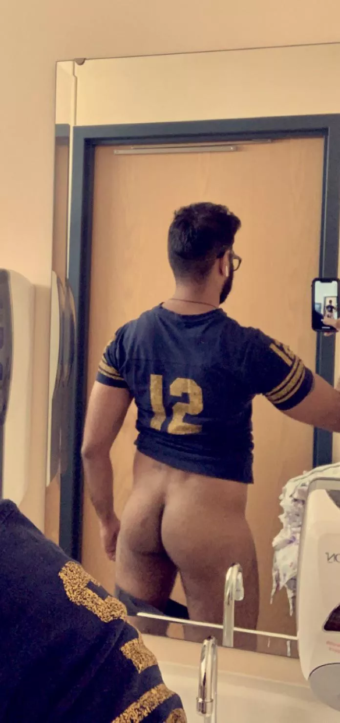 When the scrub pants come down😯🍑 posted by Big-Indian-c0ck