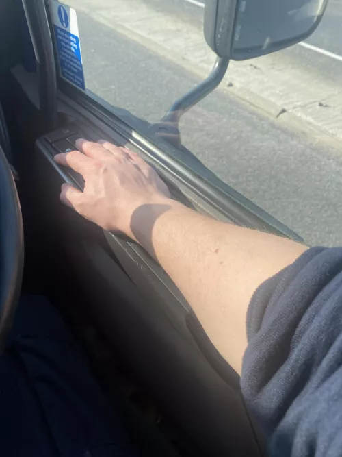 When the sun hits your hand like a big pizza pan, that’sa foré(arm) by fivefingerfunk