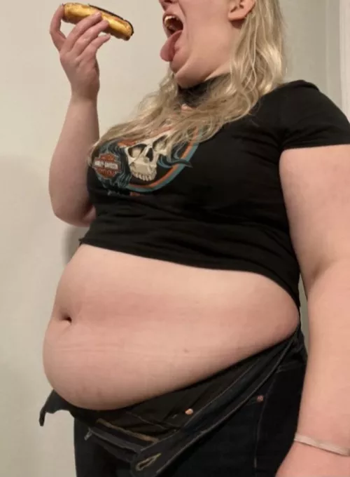 When the tongue comes out, food has no chance 😛 by myfatblondegf