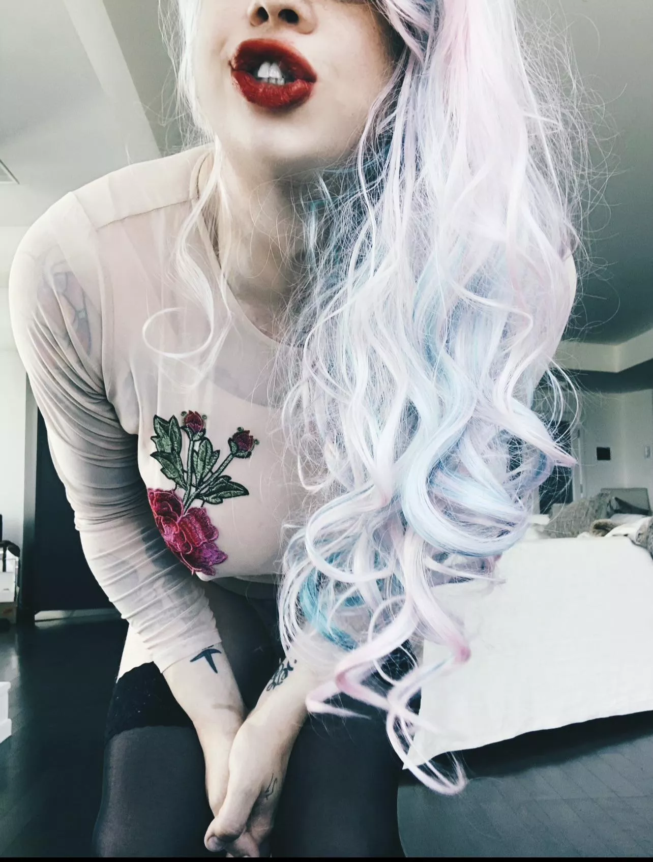 When you like this I am your girlfriend . posted by queen_dank