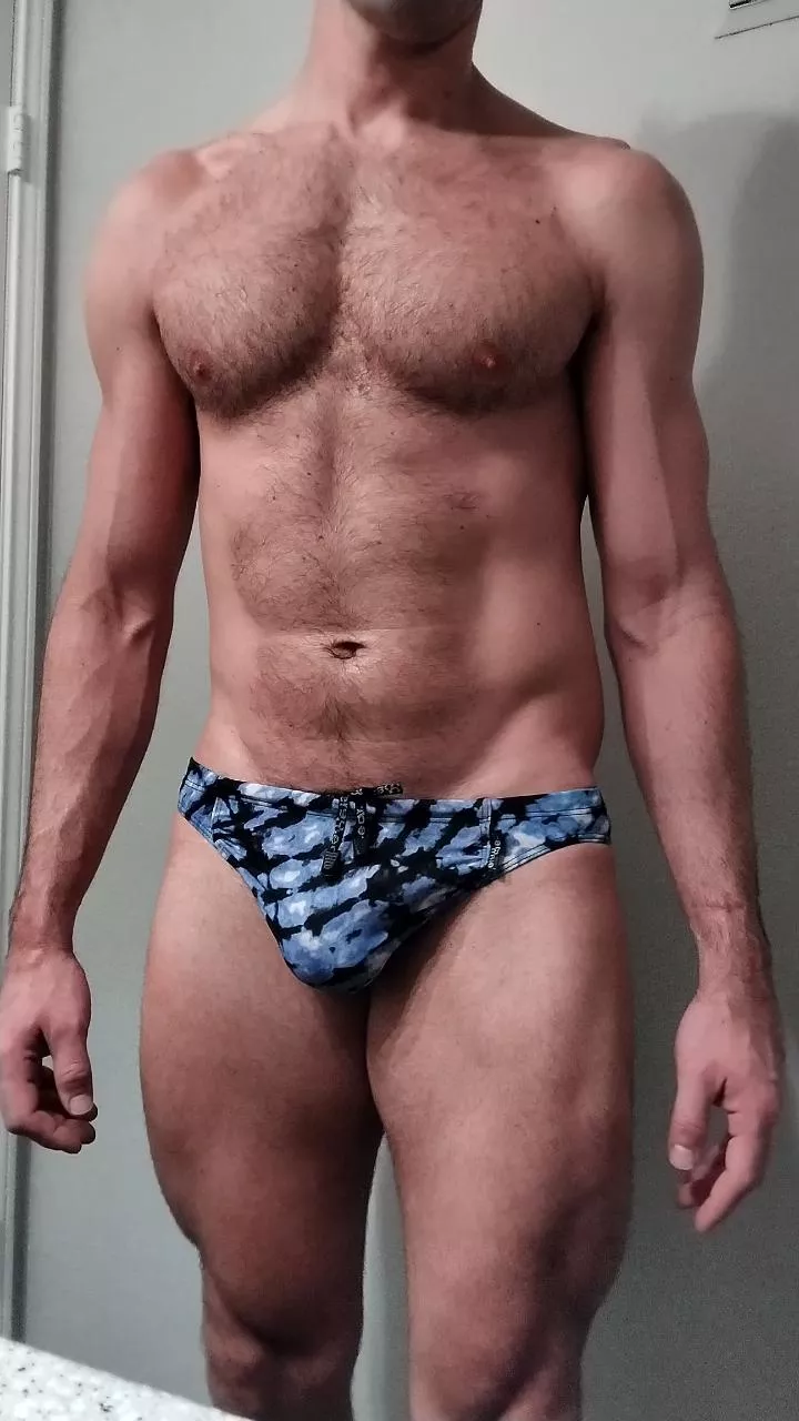 when your quads finality start (m) aking a come back gotta rock the small suit. 🤣 Also yes my front camera is shit quality posted by Ok-Consideration-105