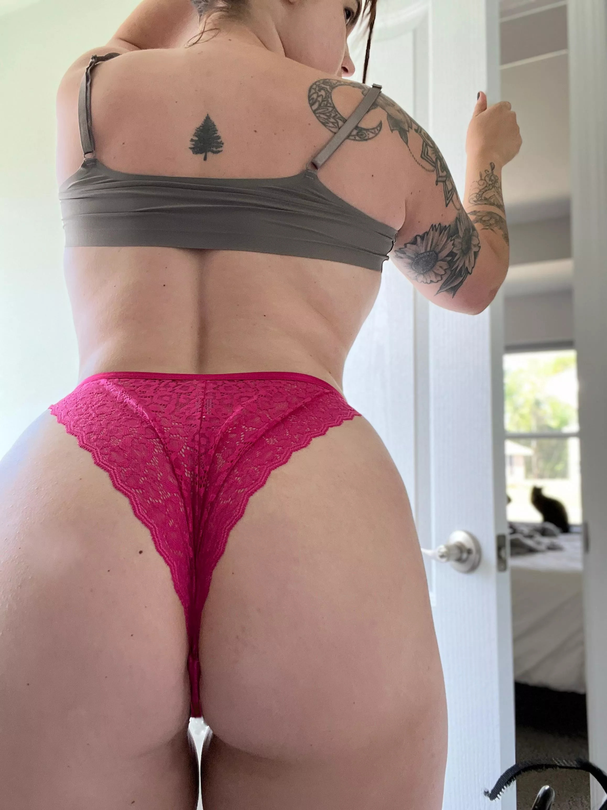 When’s your favorite time of the day to fuck? 😏 posted by LahrenLemons