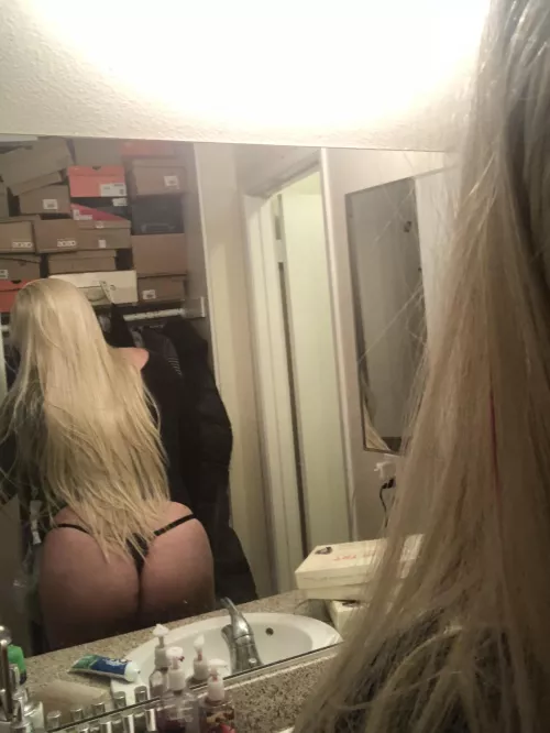 Where are all the married or guys with gf that want a side girl? I like hung and buff only by Visible-Tale-9991