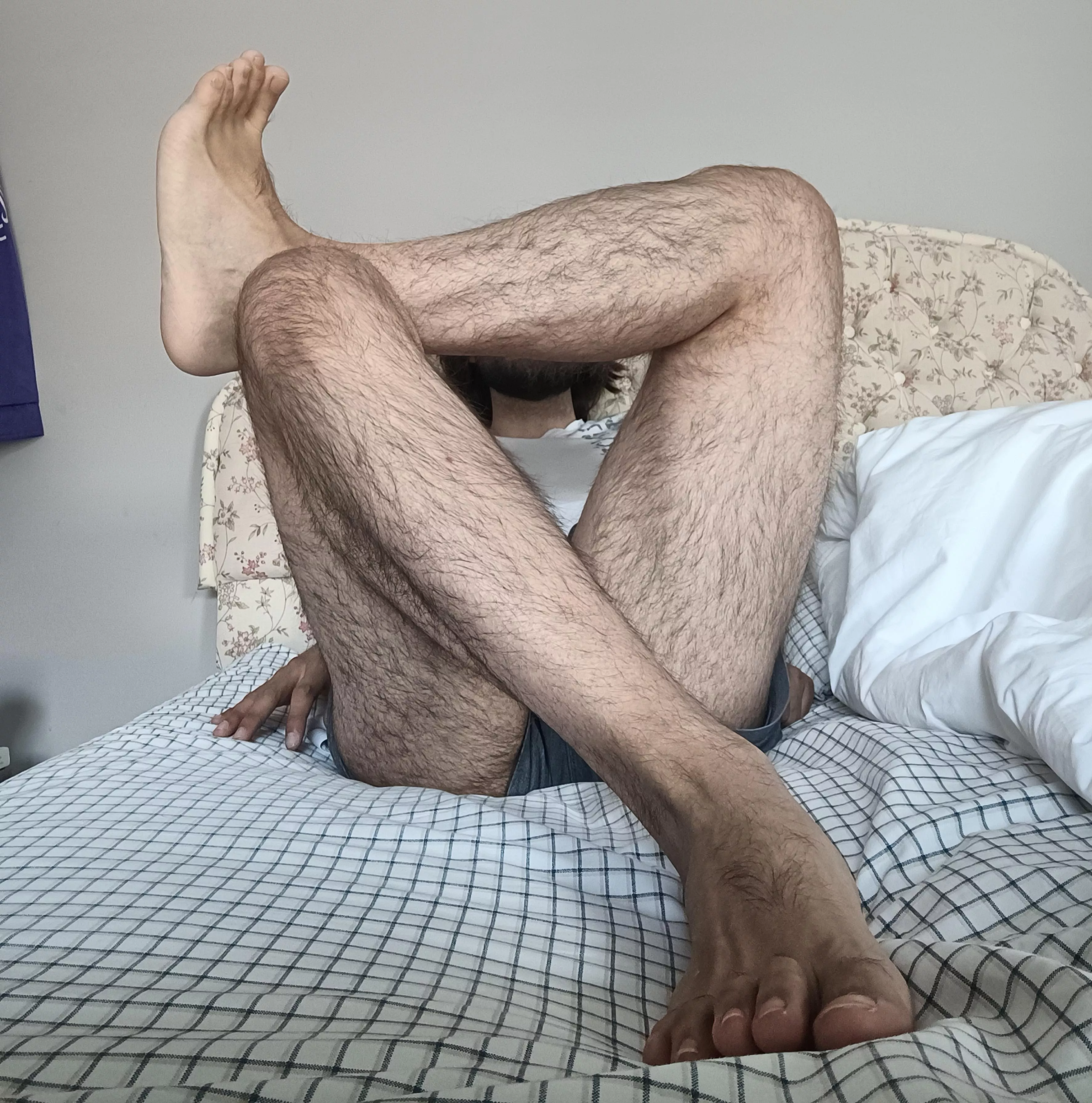 Where my men with hairy legs at? 👅 posted by Lat_Eu_Tech