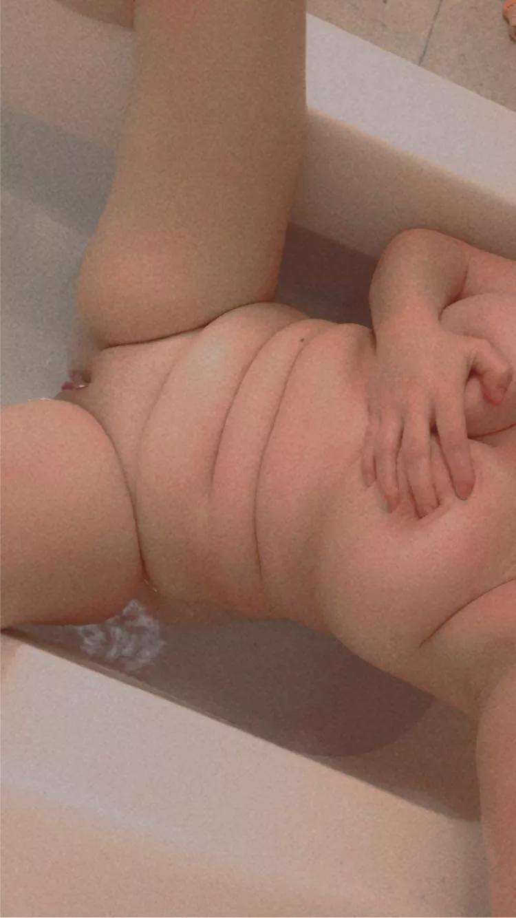 Where’s all the older unfaithful men that love chubby? 😏 posted by Lovetowatch4444