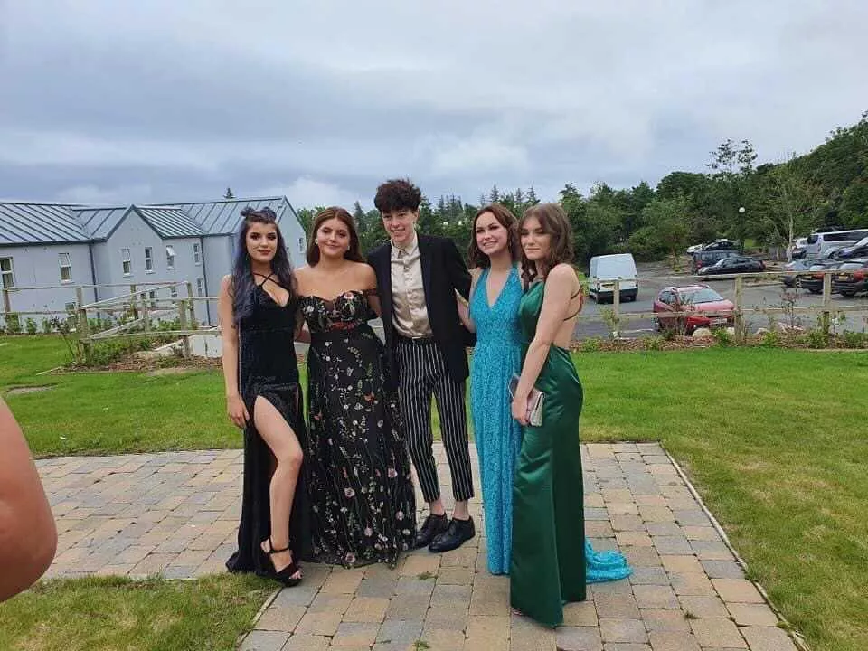 Which girl by dress ? posted by jpeg_0000