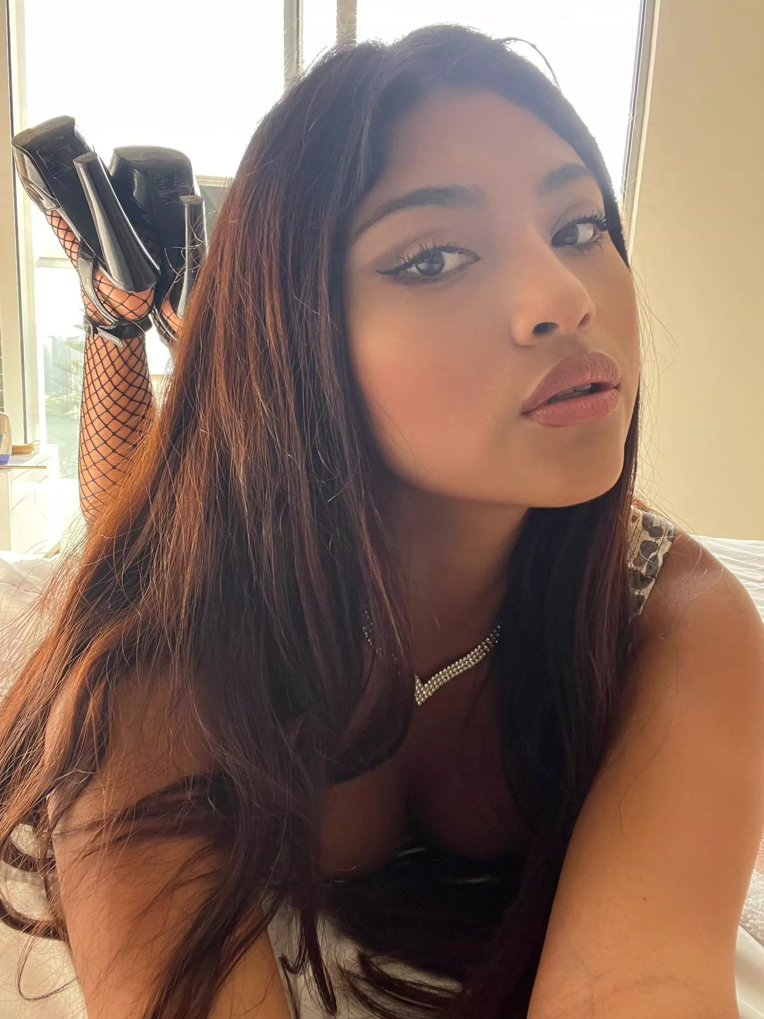 Which lips you prefer? [f] posted by Ale_bebarmy