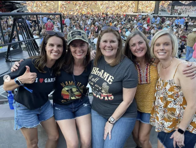 Which MILF in the bathroom stall during the concert? by George_CMS