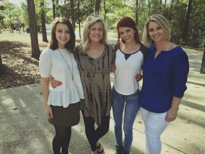 Which mother and daughter duo? by ExpressionFun2551