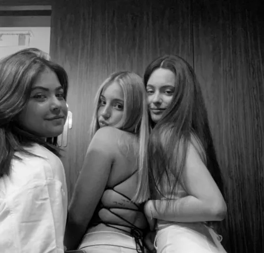 which one by Xinadora